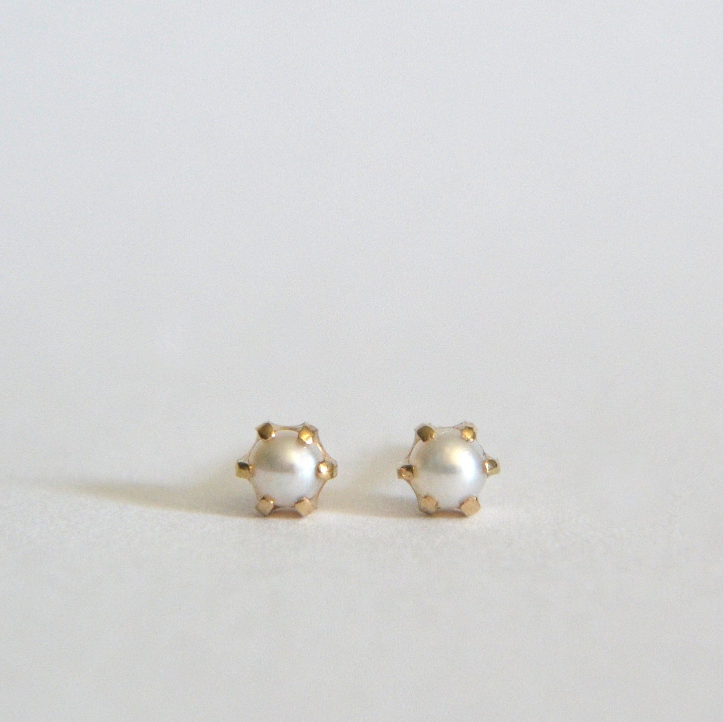 14k pearl stud earrings