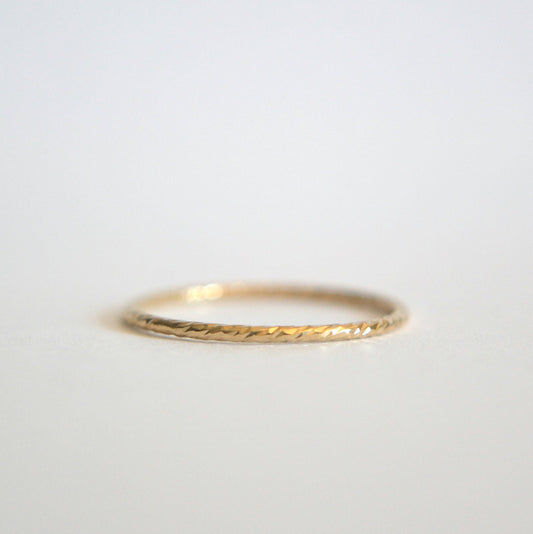 14k Sparkling Band